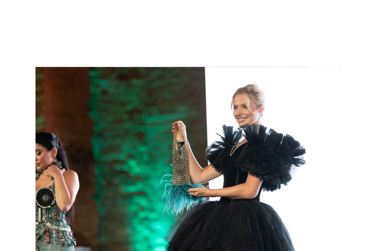Violette Windal with the Tutu bag during the auction