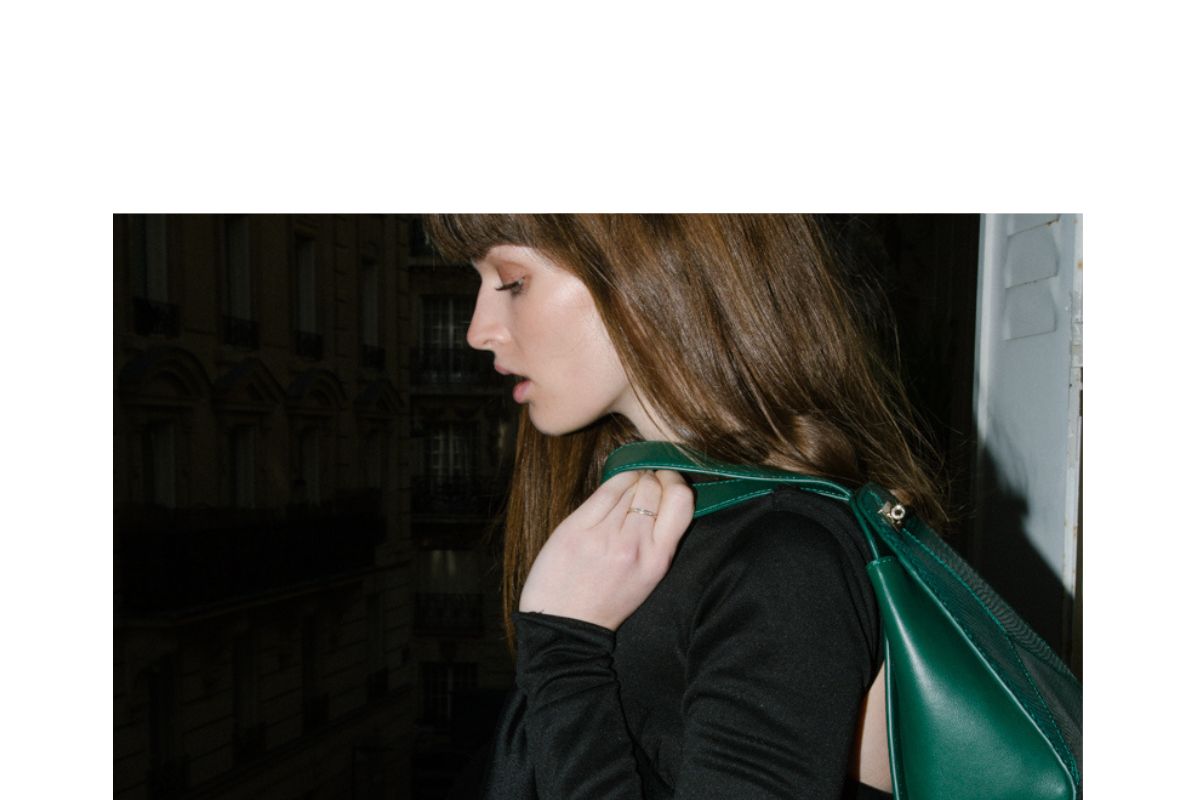 Anaelle with Livia bag in Lux Green