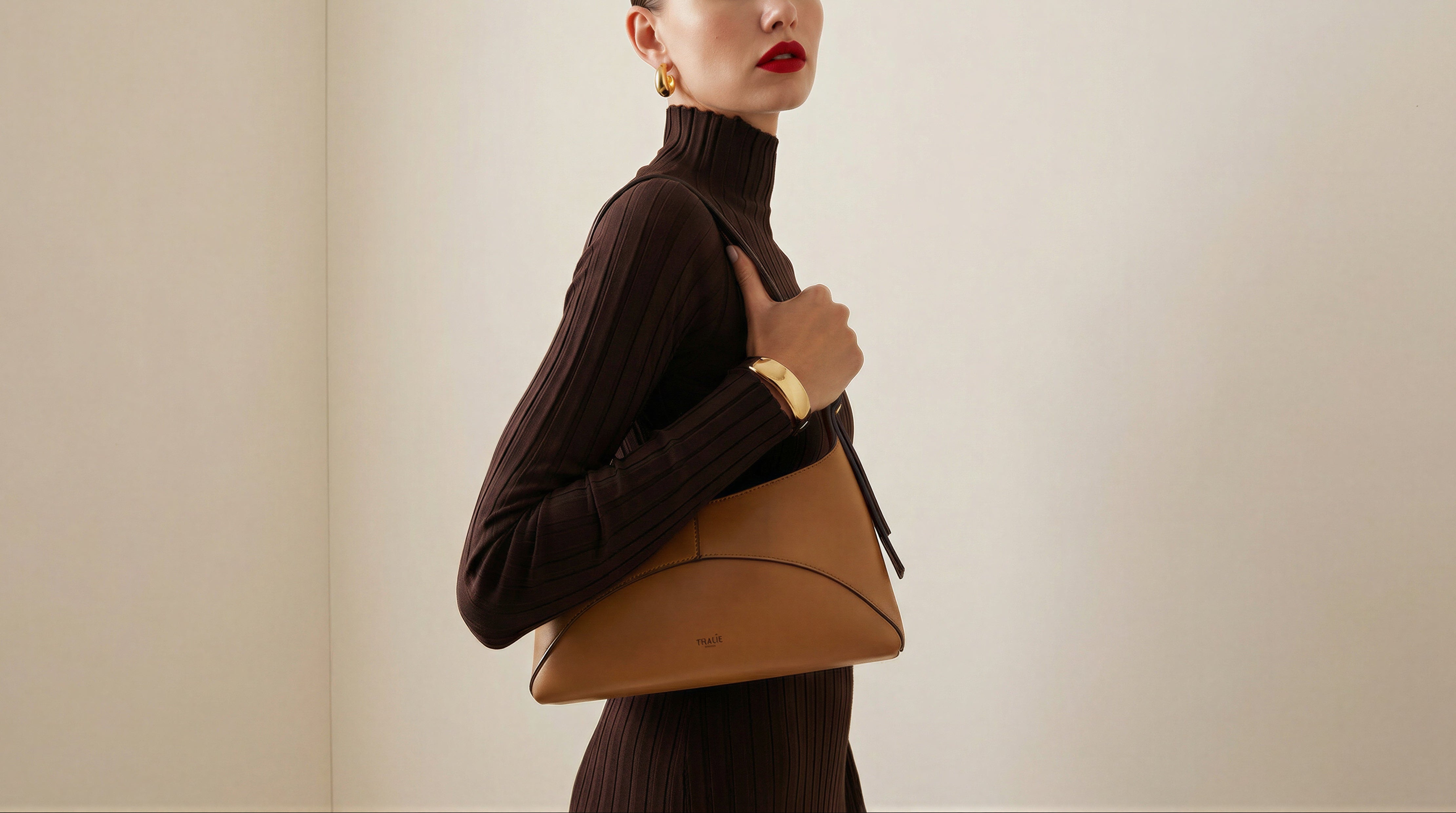 woman holding Ambre vegan cactus shoulder bag